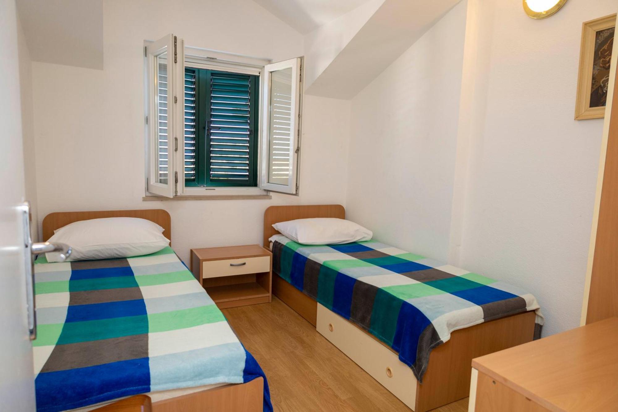 Apartments Jaksic - Zile Supetar Exterior photo